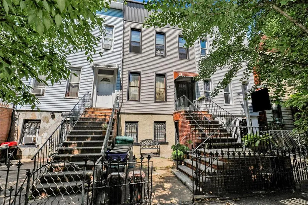 22 Roosevelt Pl