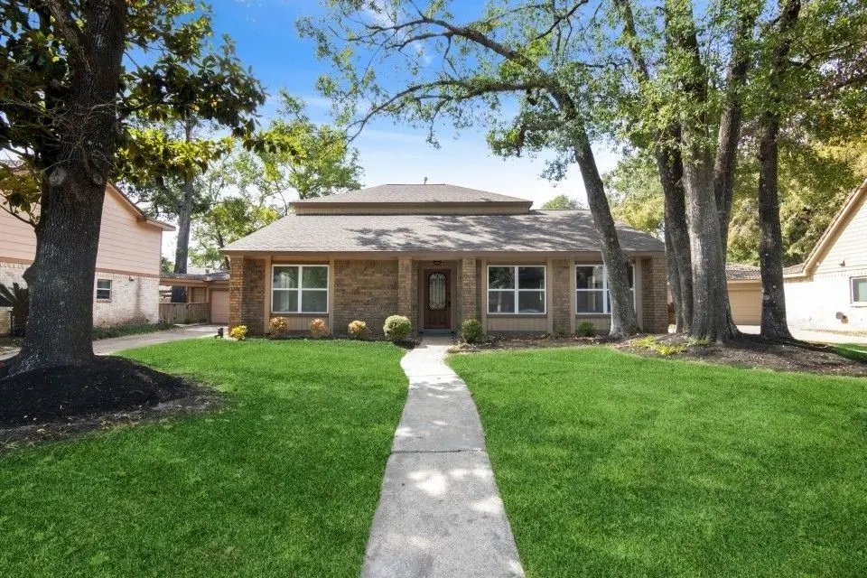 3215 Falling Brook Dr