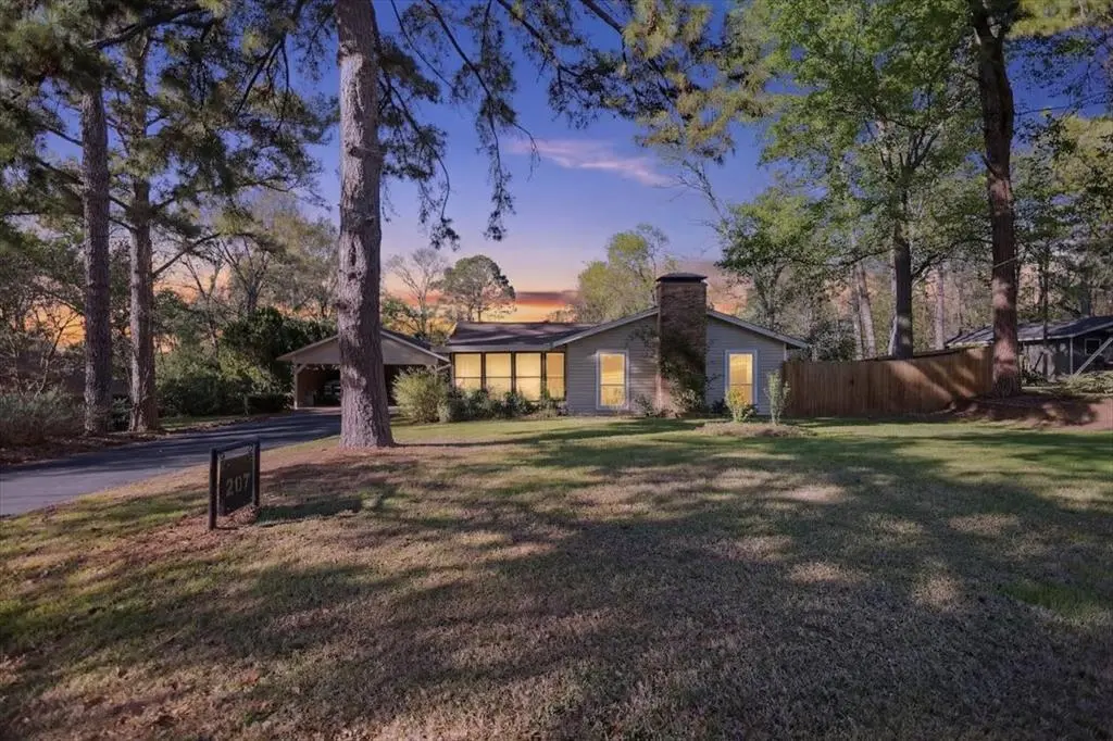 207 Grass Knoll Dr