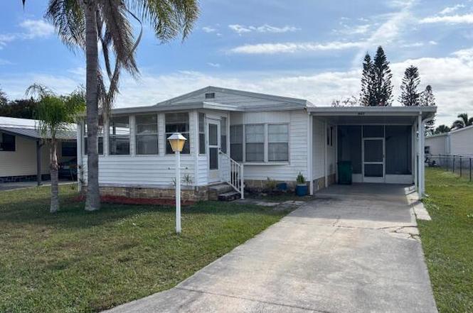 960 Cashew Cir