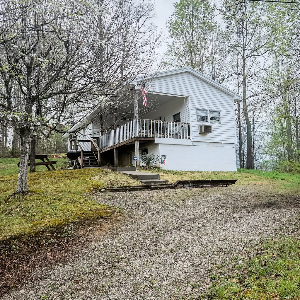 210 Echo Rd