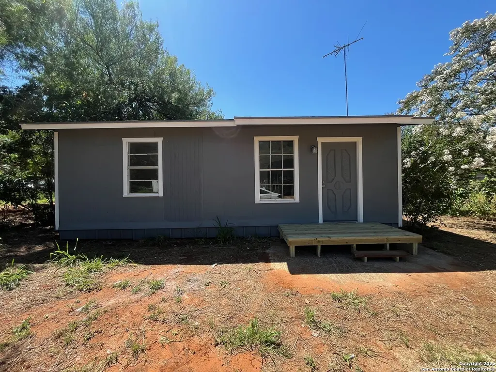 130 N Trevino