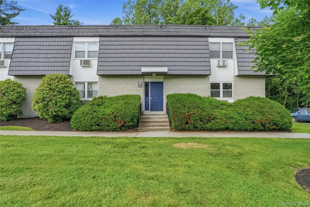 19 White Gate Rd Unit J