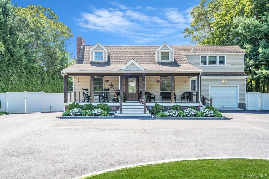 183 Old Country Rd