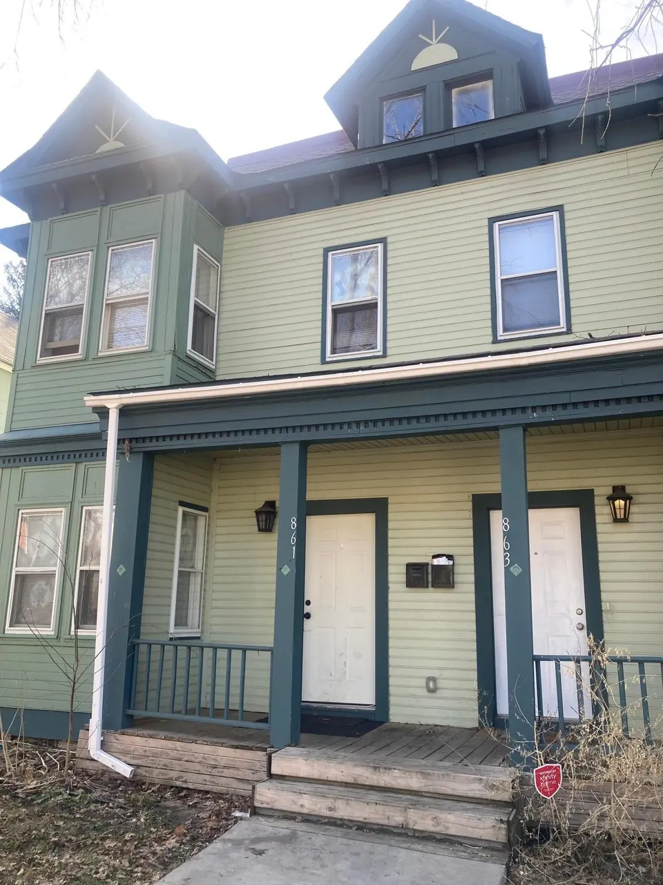 861 Burr St