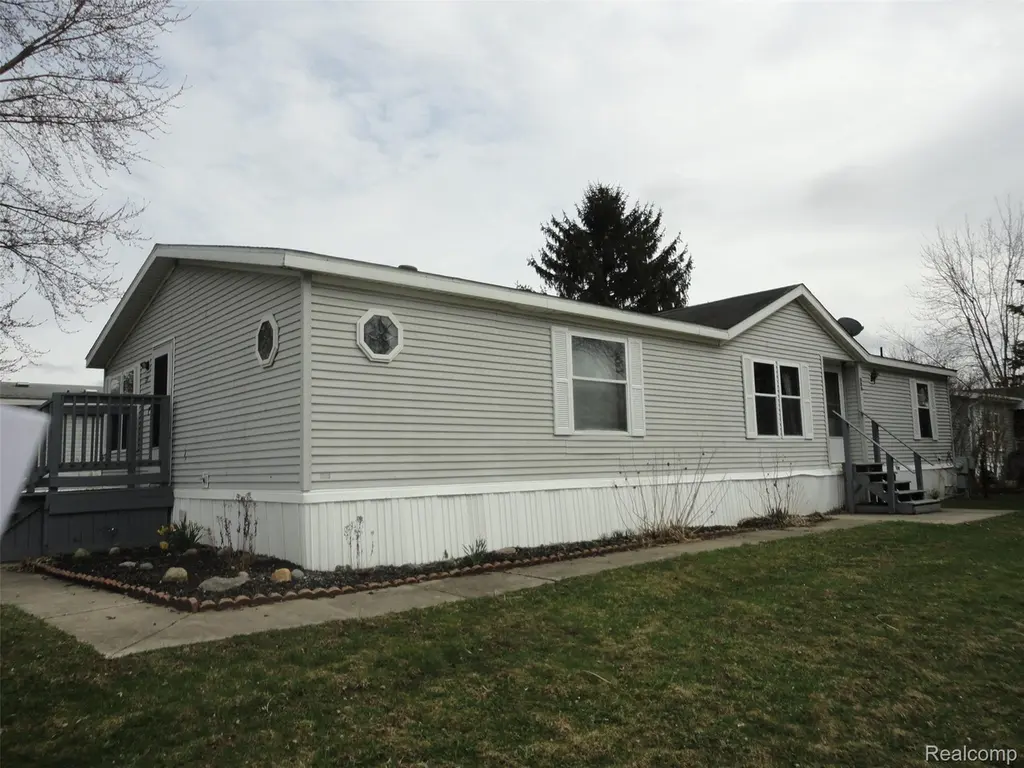 326 Holly Ln