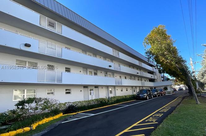 3600 NE 170th St #107