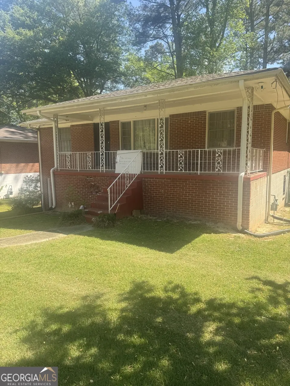 611 Woods Dr NW
