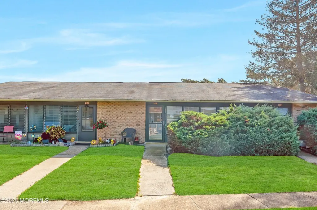20 Yorkshire Ct Unit E