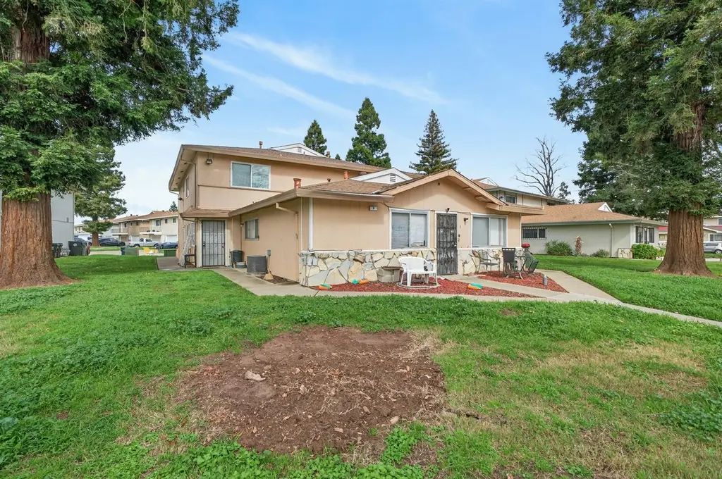 9 La Pera Ct #4