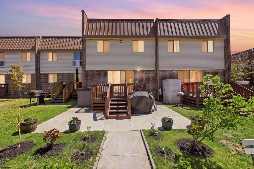 808 Dudley Ct #808 Marshall Court