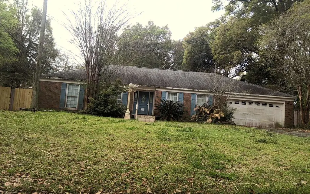 1076 Candlewood Cir