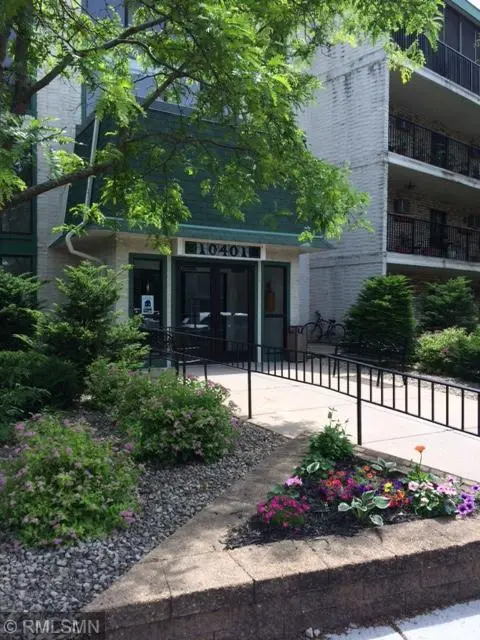 10401 Cedar Lake Rd #215