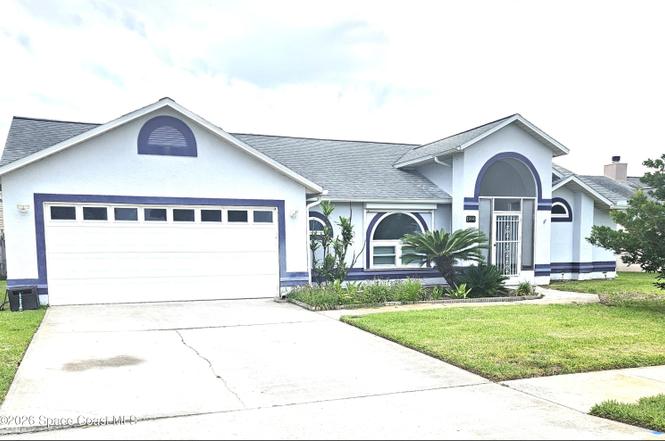 1998 Blue Heron Dr