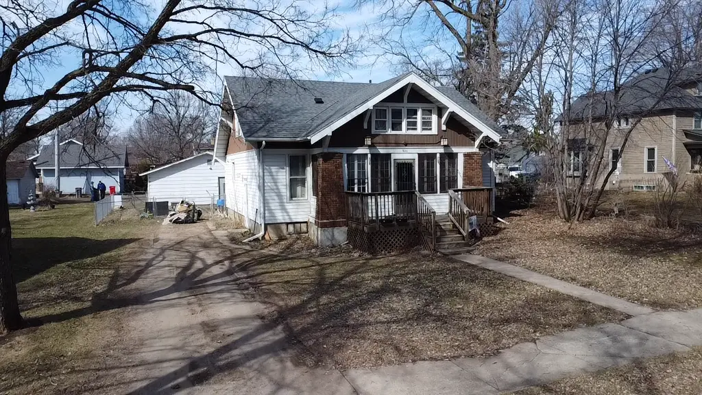920 Elm St
