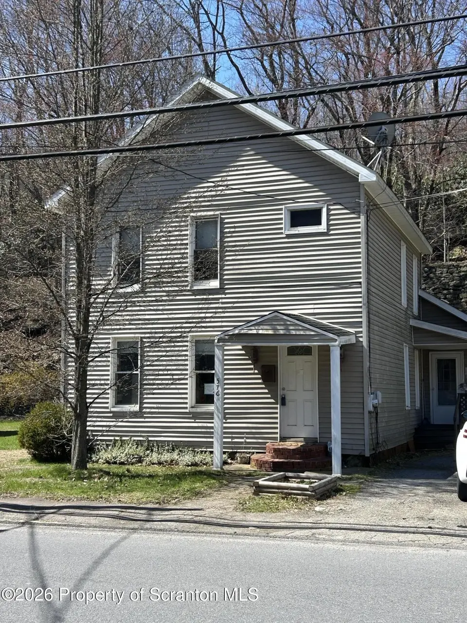 576 N Main St