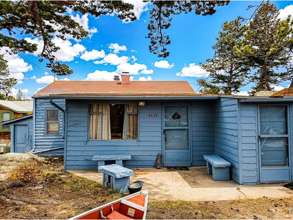 983 Ramona Dr