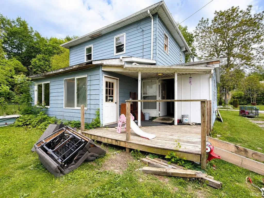 95 S Maple St