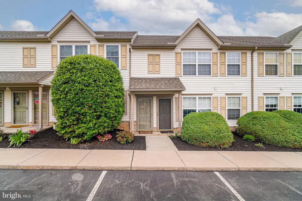 452B Buttonwood Ln