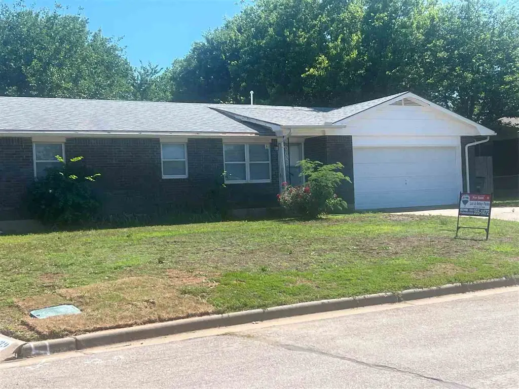 137 NE Cimarron Trl