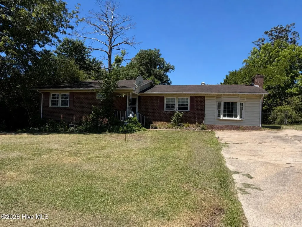 1116 Riverside Cir