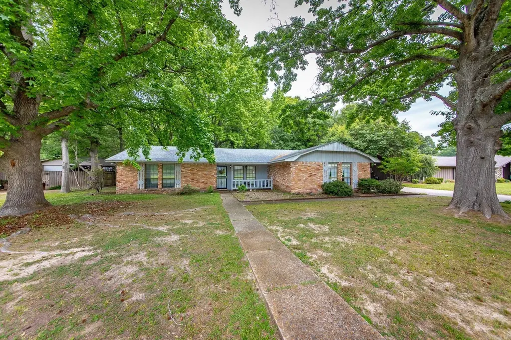 203 Cottonwood Dr