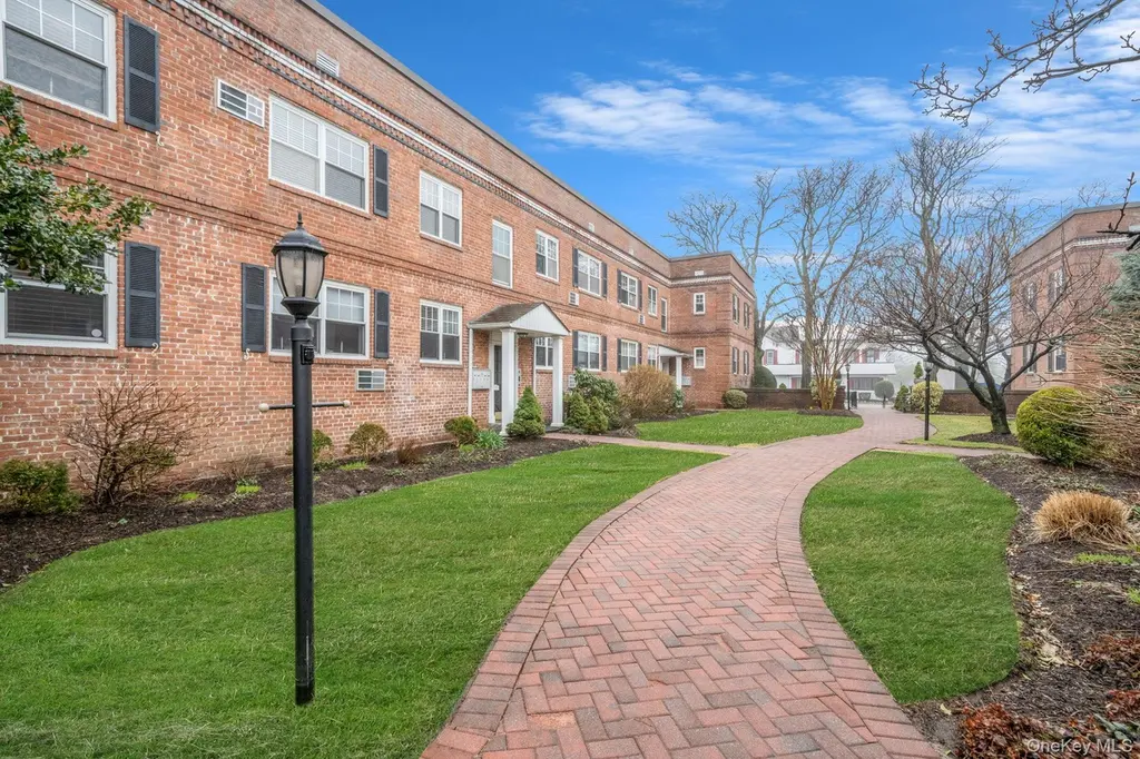 51 Lincoln Ave Unit D22