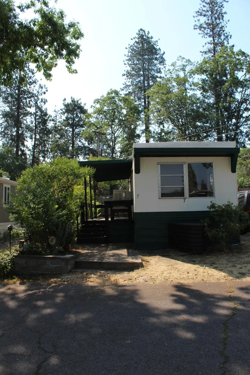 2799 Siskiyou Blvd Unit 7