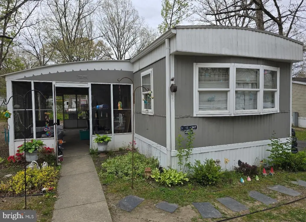 47 Schalick Dr