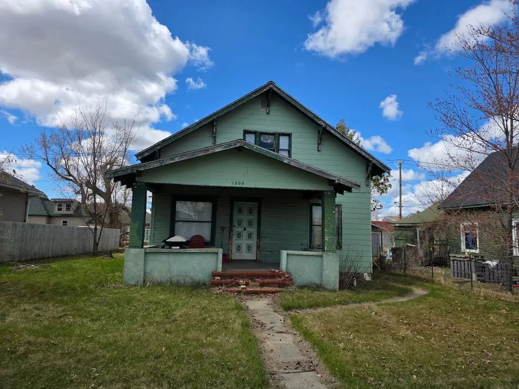 1209 Bemidji Ave N