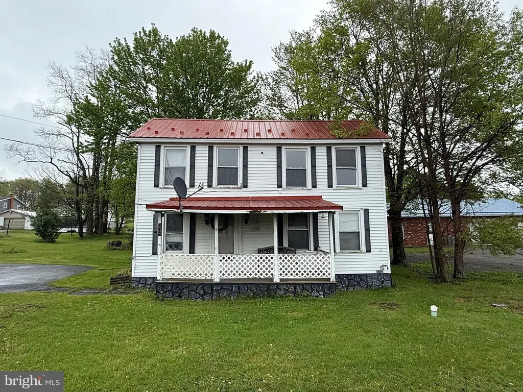 132 Oak St