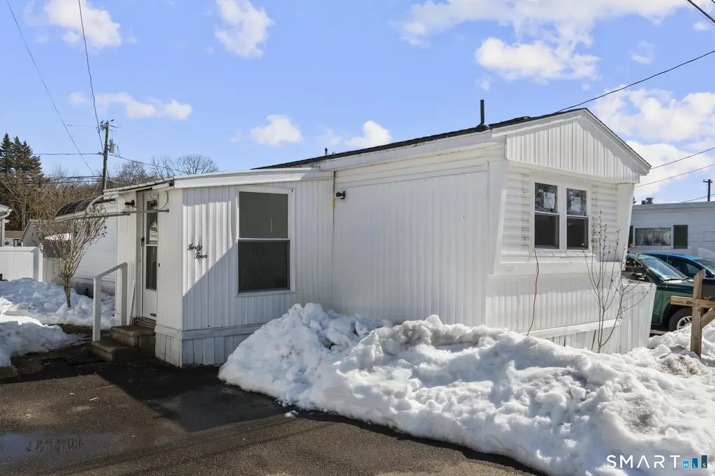 44 Linden Ave N