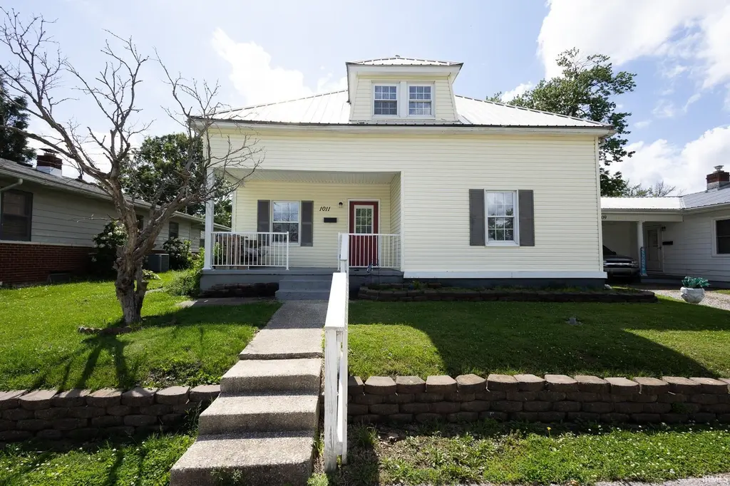 1011 S First St