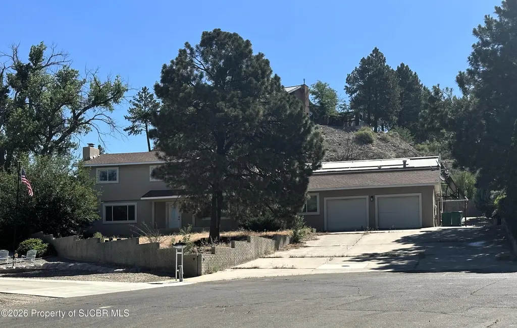 800 Staghorn Pl