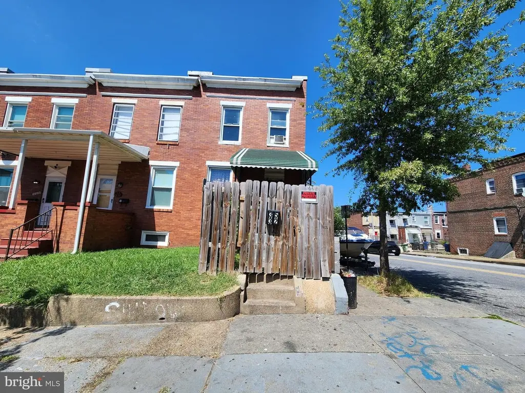 3532 Esther Pl
