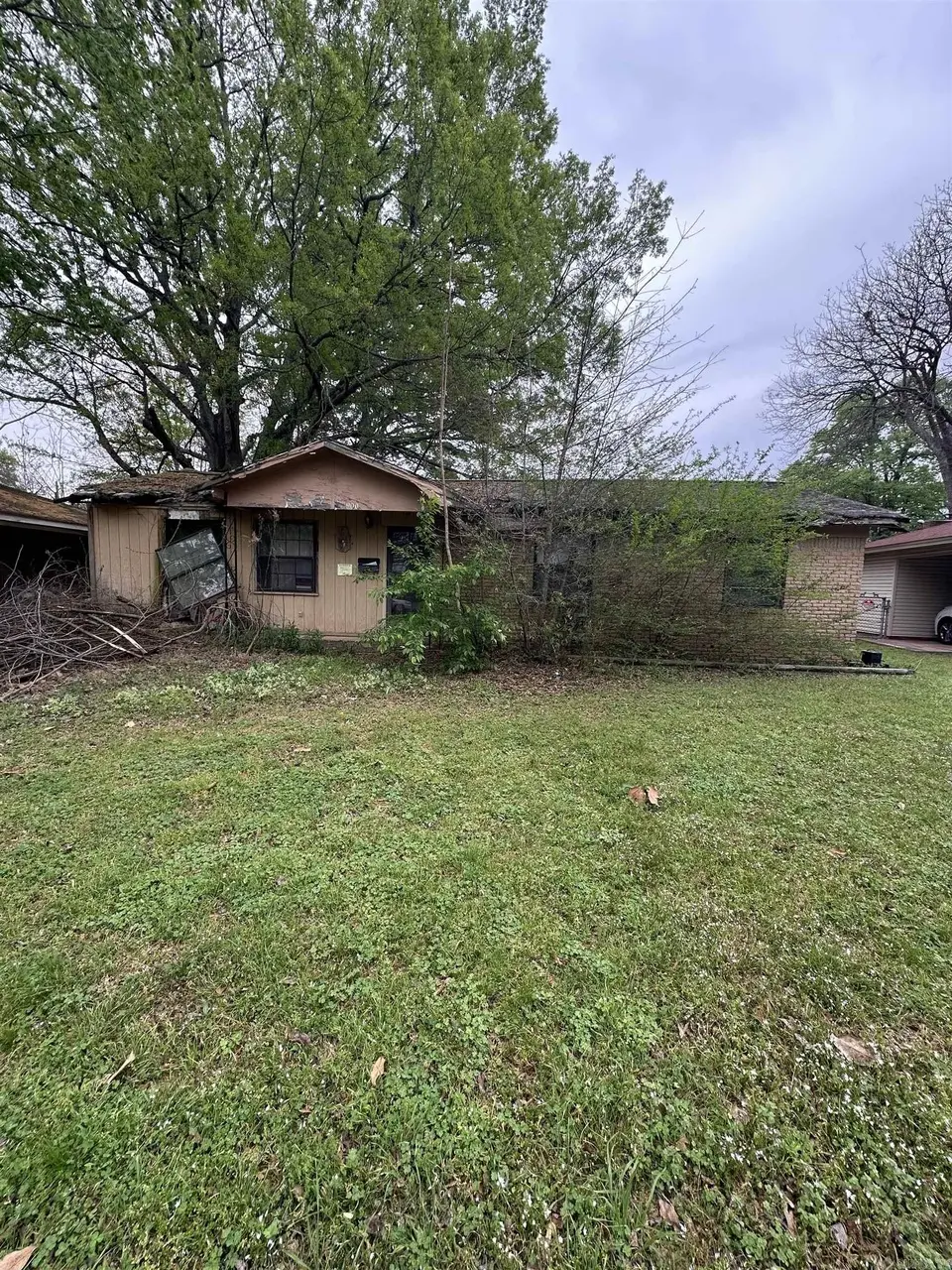 900 Barrow Dr