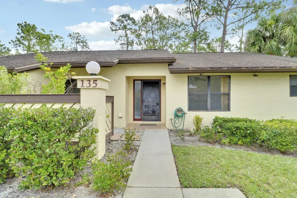 135 Manchineel Ct