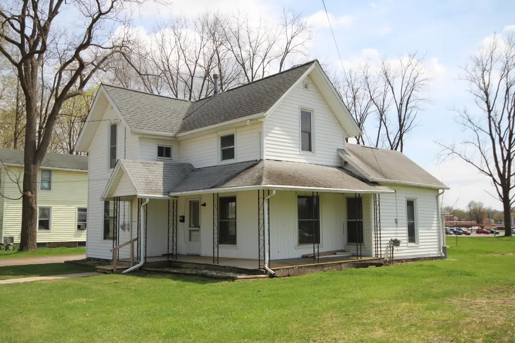 304 E Prairie St
