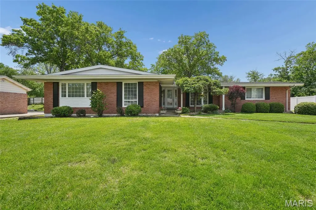 329 Meadowbrook Dr