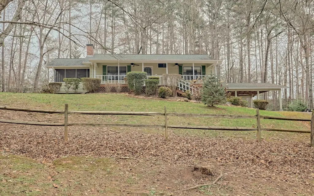 496 Forest Cir