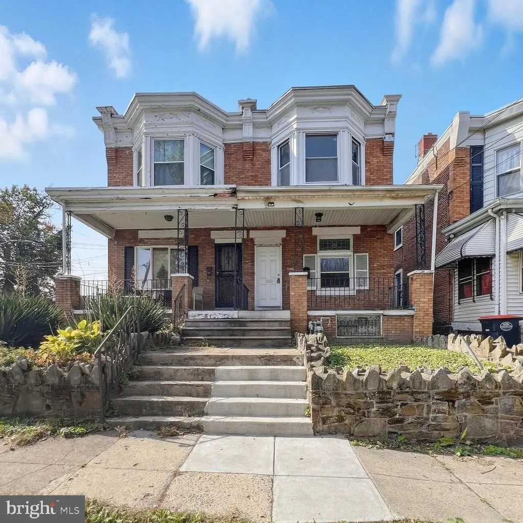 1102 Parker St