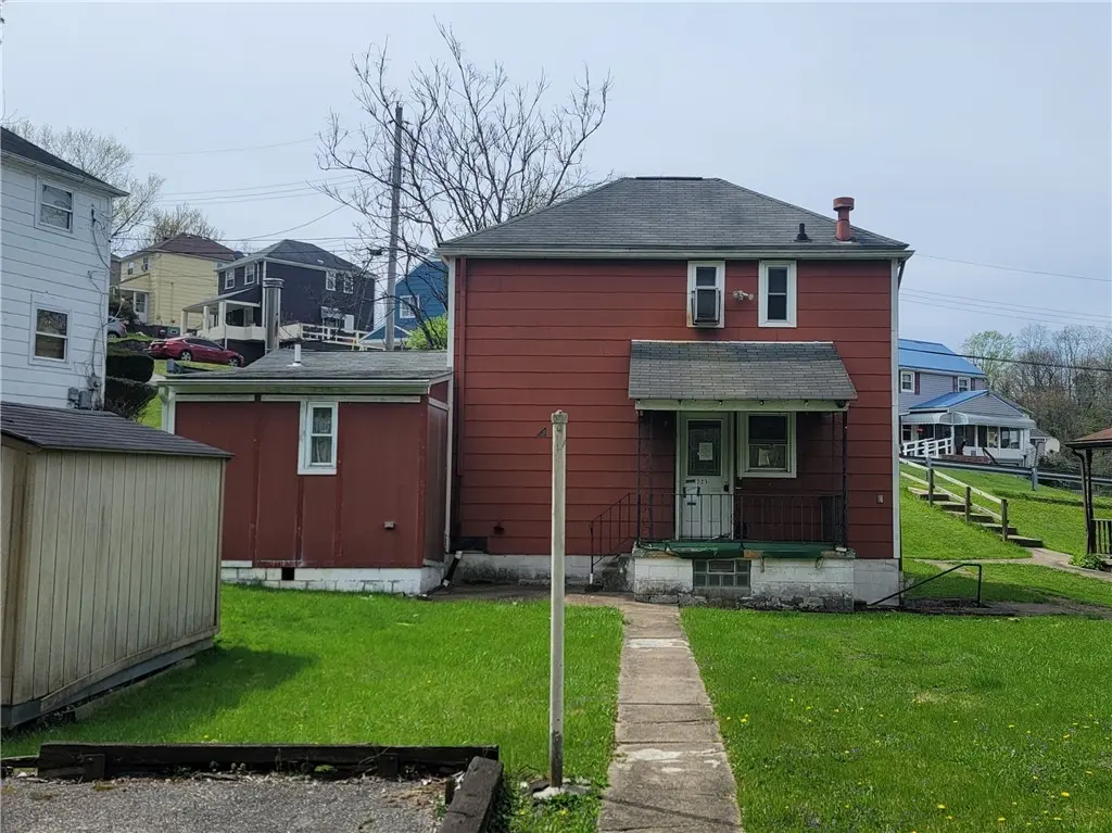 725 East Dr