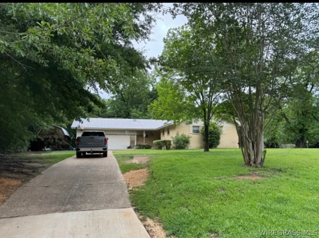 705 Dogwood Trl