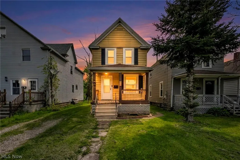 1023 W Washington Ave
