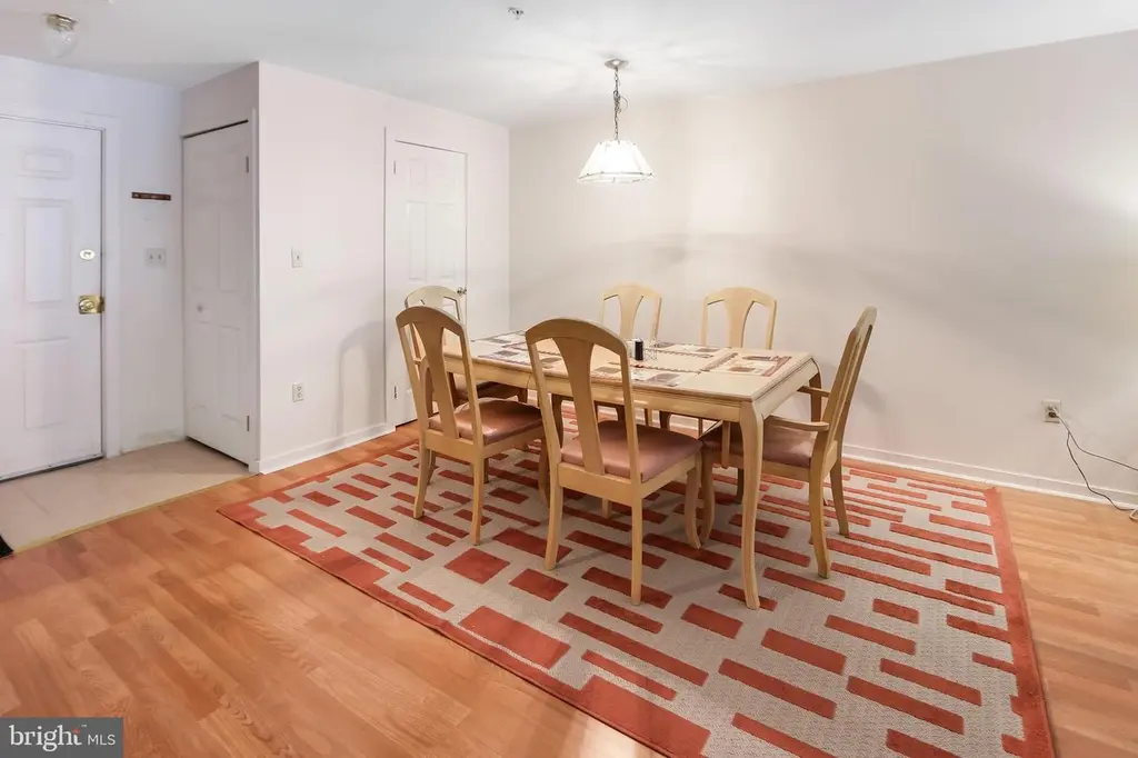 1025-UNIT N Madison St #109