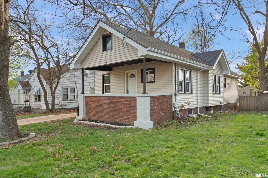 2811 N Wisconsin Ave