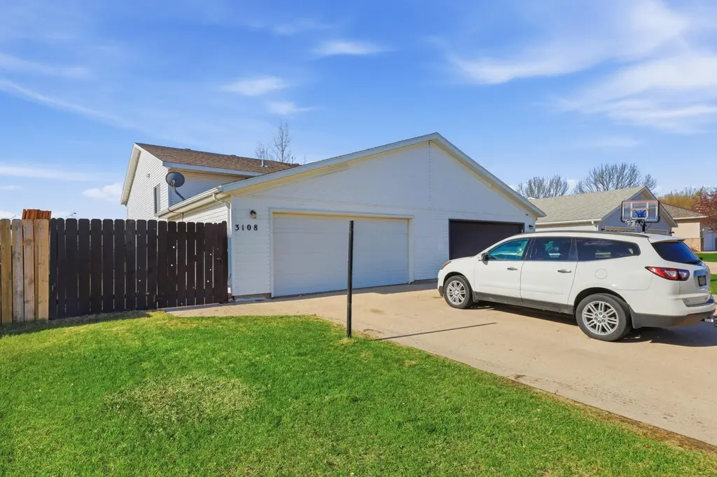 3108 Dakota Park Cir S