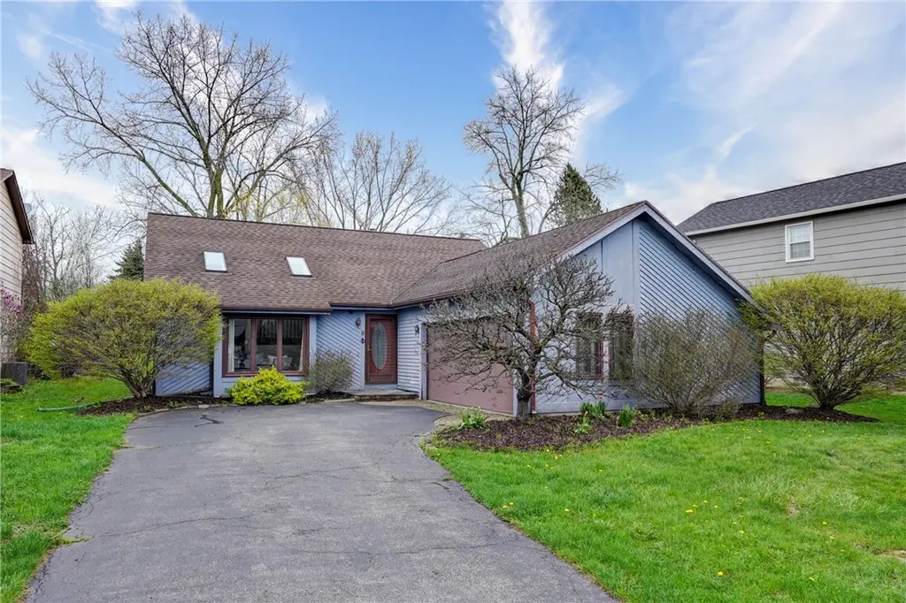 8 Fieldstone Ln