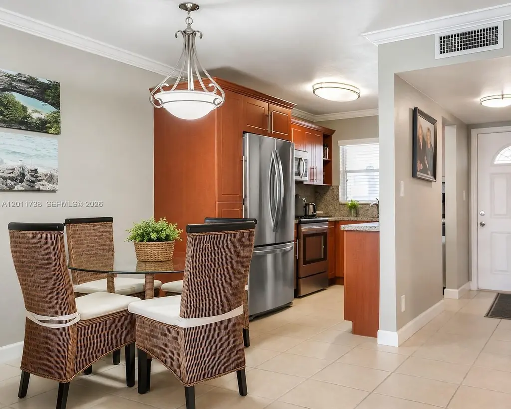 2900 W Sunrise Lakes Dr #101