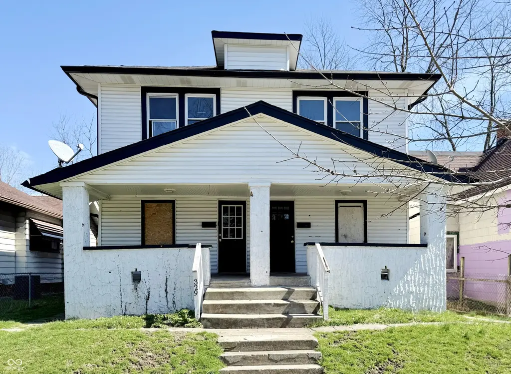 327 N Denny St